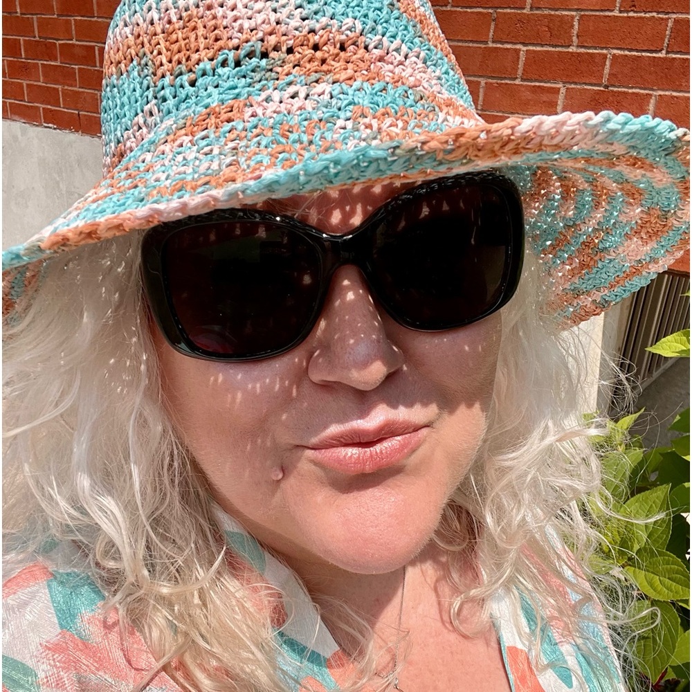 Meet your Posher, Lisa